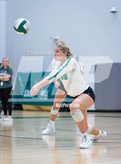 Thumbnail 2 in Green Hill vs. Lebanon (TSSAA District 9-AAA Final) photogallery.