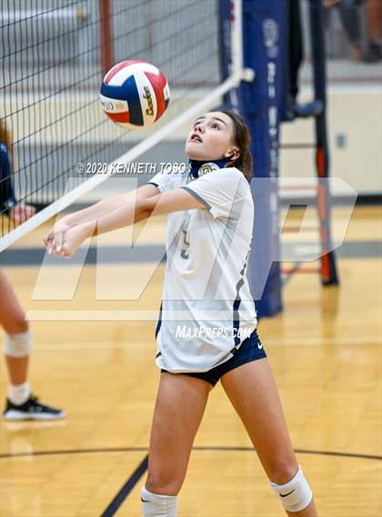Thumbnail 3 in Johnson vs O'Connor (Freshman) photogallery.