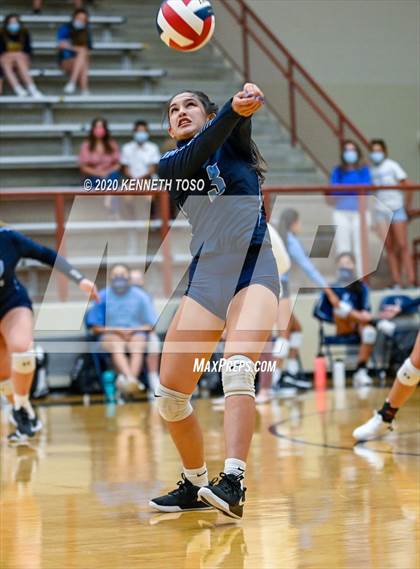 Thumbnail 2 in Johnson vs O'Connor (Freshman) photogallery.