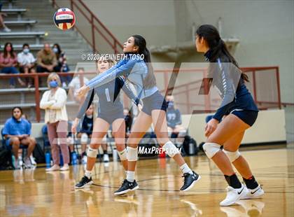 Thumbnail 3 in Johnson vs O'Connor (Freshman) photogallery.