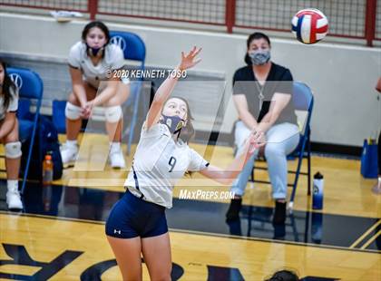 Thumbnail 3 in Johnson vs O'Connor (Freshman) photogallery.