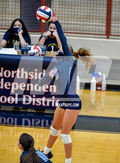 Thumbnail 3 in Johnson vs O'Connor (Freshman) photogallery.