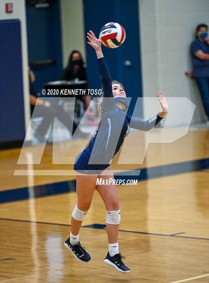 Thumbnail 3 in Johnson vs O'Connor (Freshman) photogallery.