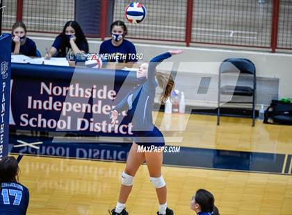 Thumbnail 3 in Johnson vs O'Connor (Freshman) photogallery.