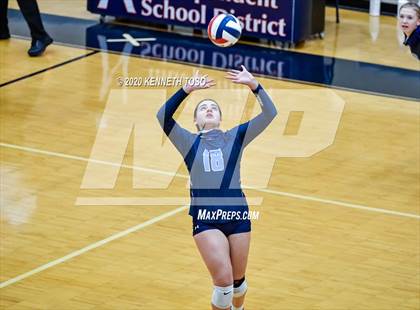 Thumbnail 2 in Johnson vs O'Connor (Freshman) photogallery.