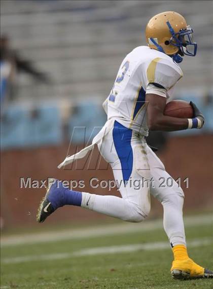 Thumbnail 2 in Phoebus vs. Stone Bridge (VHSL Group 3A Division 5 Final) photogallery.