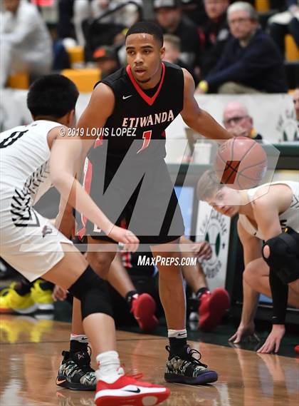 Thumbnail 3 in Salesian College Preparatory vs. Etiwanda (The Classic at Damien) photogallery.