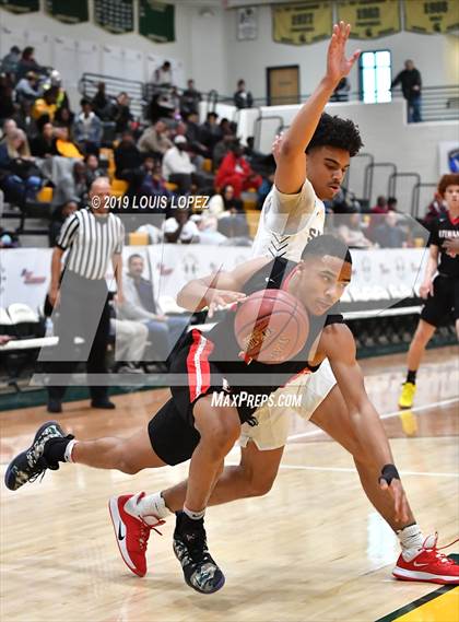 Thumbnail 1 in Salesian College Preparatory vs. Etiwanda (The Classic at Damien) photogallery.