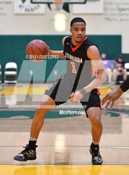 Thumbnail 2 in Salesian College Preparatory vs. Etiwanda (The Classic at Damien) photogallery.