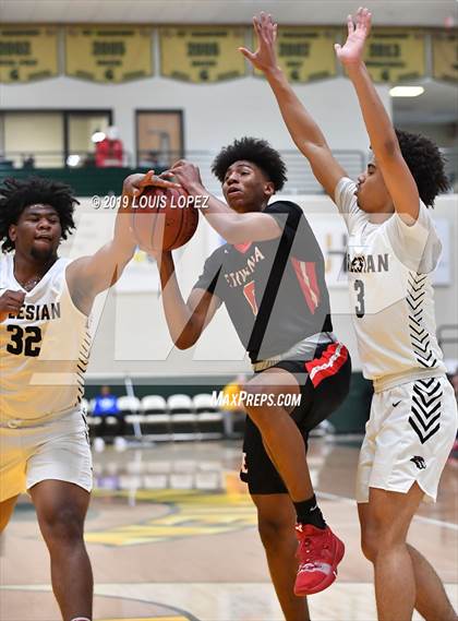Thumbnail 3 in Salesian College Preparatory vs. Etiwanda (The Classic at Damien) photogallery.