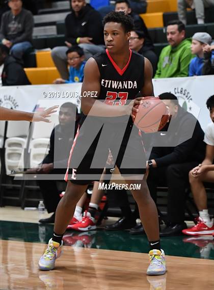 Thumbnail 2 in Salesian College Preparatory vs. Etiwanda (The Classic at Damien) photogallery.
