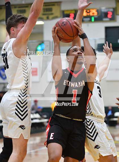 Thumbnail 1 in Salesian College Preparatory vs. Etiwanda (The Classic at Damien) photogallery.
