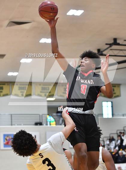 Thumbnail 2 in Salesian College Preparatory vs. Etiwanda (The Classic at Damien) photogallery.