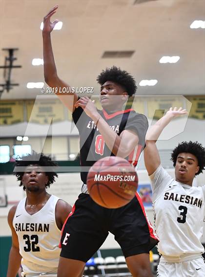 Thumbnail 2 in Salesian College Preparatory vs. Etiwanda (The Classic at Damien) photogallery.
