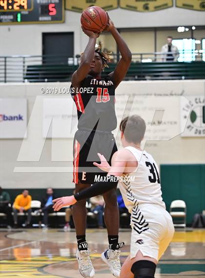 Thumbnail 1 in Salesian College Preparatory vs. Etiwanda (The Classic at Damien) photogallery.