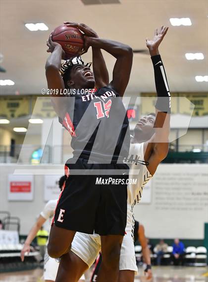 Thumbnail 3 in Salesian College Preparatory vs. Etiwanda (The Classic at Damien) photogallery.