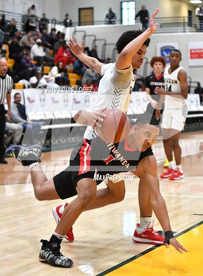 Thumbnail 2 in Salesian College Preparatory vs. Etiwanda (The Classic at Damien) photogallery.