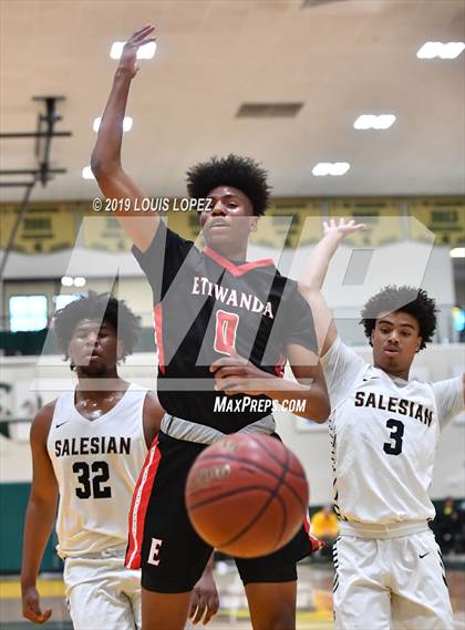 Thumbnail 3 in Salesian College Preparatory vs. Etiwanda (The Classic at Damien) photogallery.