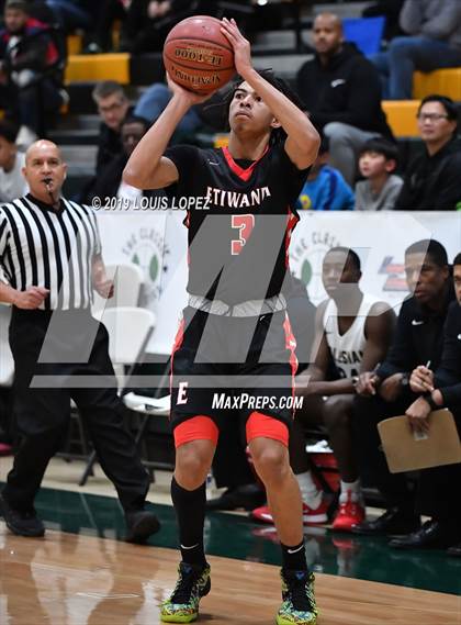 Thumbnail 3 in Salesian College Preparatory vs. Etiwanda (The Classic at Damien) photogallery.