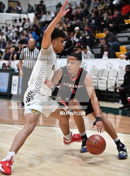 Thumbnail 3 in Salesian College Preparatory vs. Etiwanda (The Classic at Damien) photogallery.