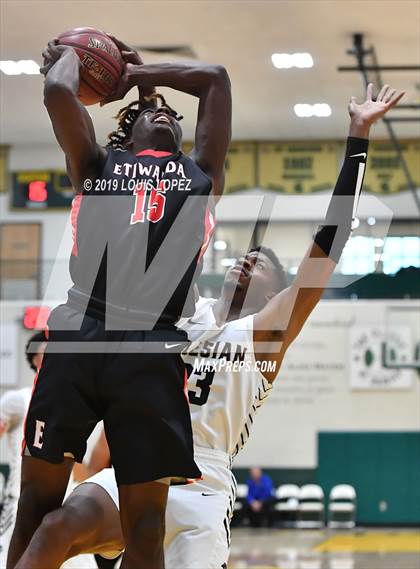 Thumbnail 2 in Salesian College Preparatory vs. Etiwanda (The Classic at Damien) photogallery.