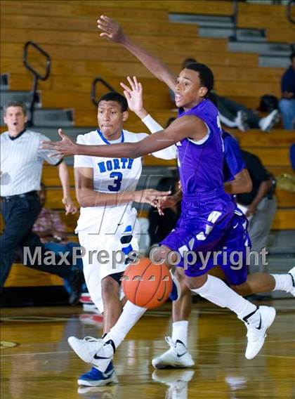 Thumbnail 3 in North Crowley vs. Warren (McDonald's Texas Invitational) photogallery.