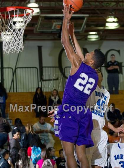 Thumbnail 2 in North Crowley vs. Warren (McDonald's Texas Invitational) photogallery.