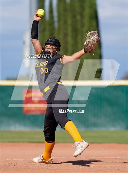 Thumbnail 3 in St. Francis vs. Del Oro (CIF SJS D2 Final) photogallery.
