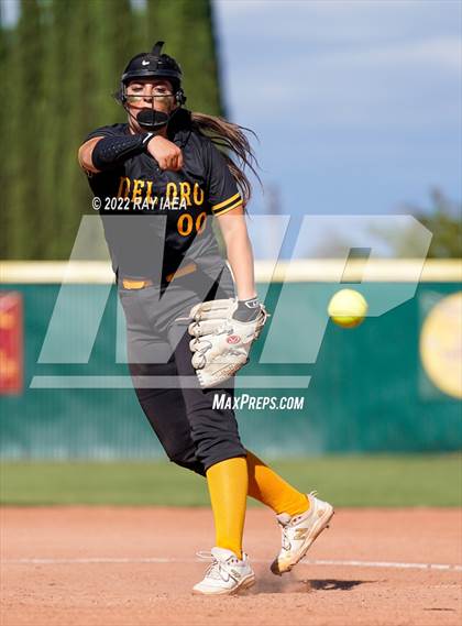 Thumbnail 2 in St. Francis vs. Del Oro (CIF SJS D2 Final) photogallery.