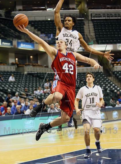 Thumbnail 1 in Martinsville vs. Decatur Central (Bankers Life Fieldhouse Challenge) photogallery.