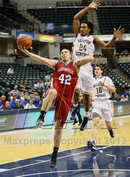 Thumbnail 3 in Martinsville vs. Decatur Central (Bankers Life Fieldhouse Challenge) photogallery.