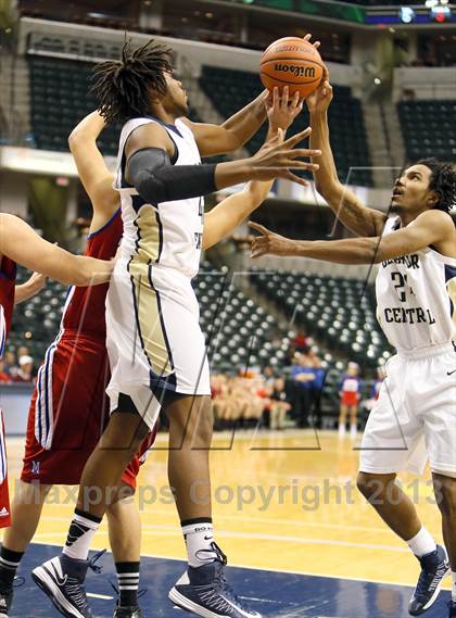 Thumbnail 3 in Martinsville vs. Decatur Central (Bankers Life Fieldhouse Challenge) photogallery.