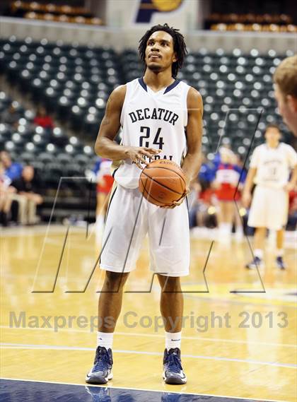 Thumbnail 2 in Martinsville vs. Decatur Central (Bankers Life Fieldhouse Challenge) photogallery.