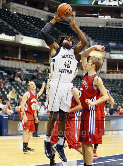 Thumbnail 1 in Martinsville vs. Decatur Central (Bankers Life Fieldhouse Challenge) photogallery.