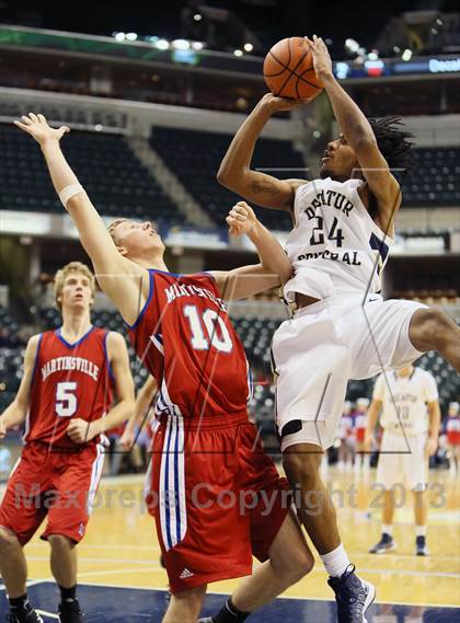 Thumbnail 3 in Martinsville vs. Decatur Central (Bankers Life Fieldhouse Challenge) photogallery.
