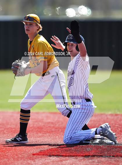 Thumbnail 1 in Metamora vs. Hendersonville photogallery.