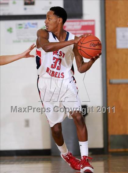 Thumbnail 1 in Karns vs. West (Knoxville Catholic Pilot Tournament) photogallery.