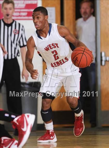Thumbnail 1 in Karns vs. West (Knoxville Catholic Pilot Tournament) photogallery.