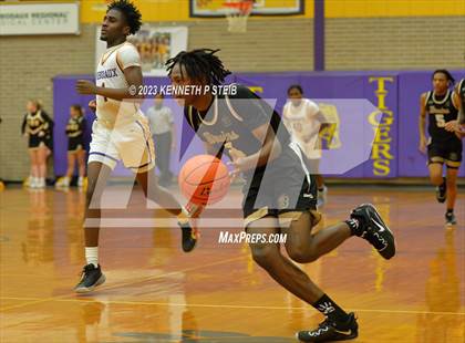Thumbnail 3 in Bonnabel @ Thibodaux photogallery.