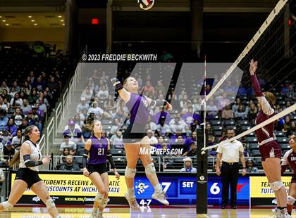 Thumbnail 1 in Harrold vs. Bronte (UIL 1A Volleyball Semi-Final) photogallery.