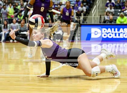 Thumbnail 1 in Harrold vs. Bronte (UIL 1A Volleyball Semi-Final) photogallery.
