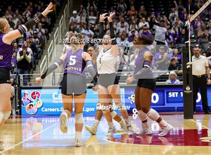 Thumbnail 1 in Harrold vs. Bronte (UIL 1A Volleyball Semi-Final) photogallery.