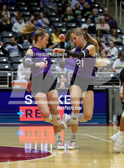 Thumbnail 1 in Harrold vs. Bronte (UIL 1A Volleyball Semi-Final) photogallery.