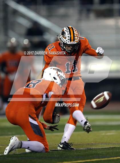 Thumbnail 2 in Half Moon Bay vs. Terra Nova (CIF CCS Open D3 Final) photogallery.