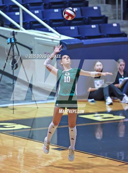 Thumbnail 3 in Foster vs. Stratford (UIL 6A D2 Girls Volleyball  Area) photogallery.