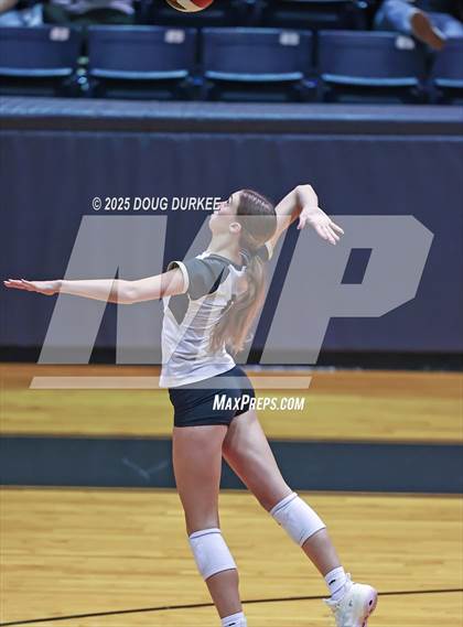 Thumbnail 3 in Foster vs. Stratford (UIL 6A D2 Girls Volleyball  Area) photogallery.