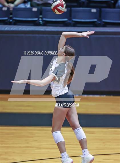 Thumbnail 1 in Foster vs. Stratford (UIL Volleyball 6A D2 Area) photogallery.