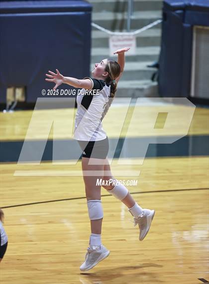 Thumbnail 1 in Foster vs. Stratford (UIL Volleyball 6A D2 Area) photogallery.