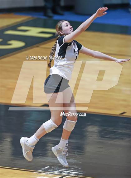 Thumbnail 1 in Foster vs. Stratford (UIL 6A D2 Girls Volleyball  Area) photogallery.