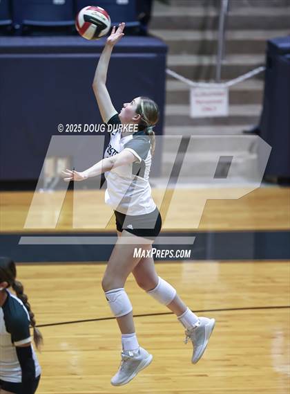 Thumbnail 3 in Foster vs. Stratford (UIL Volleyball 6A D2 Area) photogallery.